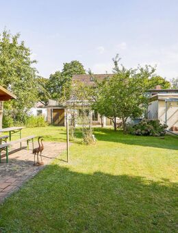Einfamilienhaus mit Einliegerwohnung und großem Garten in Ricklingen - Hannover