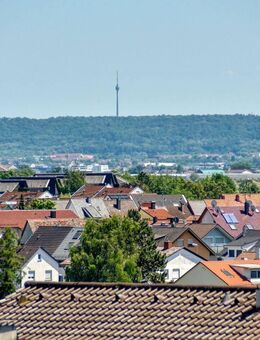 +++ Blick zum Fernsehturm & ins Grüne - 4.OG mit sonnigem Süd-Balkon & Fernblick - renovierungsbedürftig - inkl. EBK ... - Hemmingen (Baden-Württemberg)