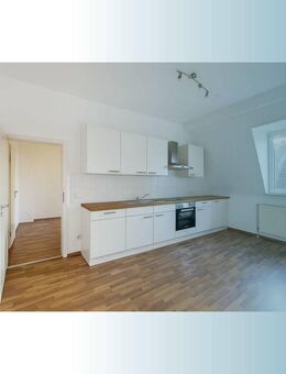 Sanierte und lichtdurchflutete 2-Zi.-Dachgeschosswohnung mit EBK und Wannenbad - Gelsenkirchen