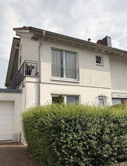 Ein "Haus im Haus" mit zusätzlicher Einliegerwohnung in Bestlage am Hofheimer Steinberg - Hofheim (Taunus)