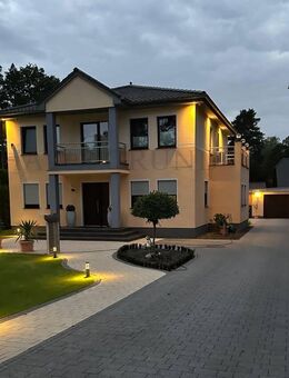 Exklusive Villa mit Einliegerwohnung, Pool und traumhaftem Gartenparadies! - Falkensee