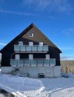 "Provisionsfreie Kapitalanlage in Altenberg: Vermietete 2-Raum-Wohnung in harmonischer, grüner Umgebung mit modernem, neuen Balkon - Altenberg