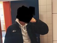 22 Jähriger sucht F+ oder schnellen Fick - Unterhaching