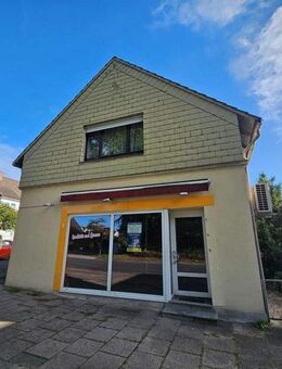 Teilvermietete sanierungsbedürftige Immobilie mit Gewerbeeinheit in Bremen Aumund - Bremen