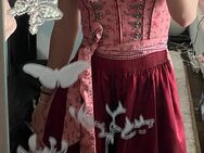 Rotes Dirndl - Moosburg (Isar)