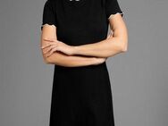Laura Scott Strickkleid mit Kontrastkante und Kurzarm