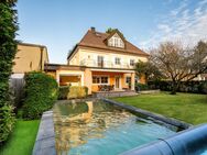 AIGNER - Rarität in Bestlage: Historische Villa mit Garten und Außenpool im Blumenviertel - München
