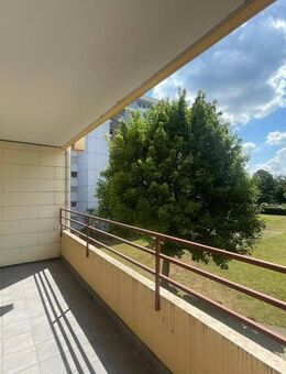 Ruhig gelegene 1-Zimmer Wohnung mit sonnigen Balkon - Esslingen (Neckar)