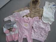 Baby-Kleidungspaket: Jacke, Strampler, Pulli, Gr. 74 - Neuss