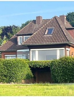 Geschmackvolles Einfamilienhaus m. Einliegerwohnung und Panoramablick über die Schwingewiesen in Stade - Stade (Hansestadt)