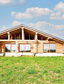 Traumhaftes Holzhaus: Wohnen mit großem, sonnigem Garten und naturnaher Lage - Laußig