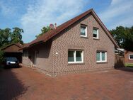 Wohnhaus mit Carport in dörflicher Wohnlage - Großefehn