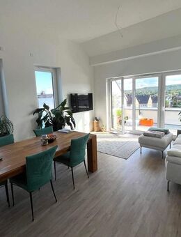 Traumhafte 3-Zimmer-Wohnung mit großer Loggia und Weitblick über Heroldsbach - Heroldsbach