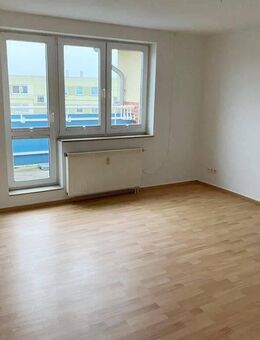 Altersgerechte und freundliche Wohnung mit EBK und BALKON zu vermieten! - Güstrow
