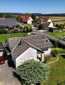 Gepflegter Bungalow mit Terrasse, großem Garten und Garage in Omersbach - Geiselbach