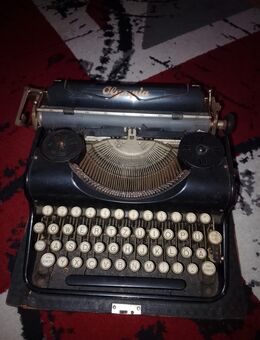 Olympia schreibmaschine leider Gebrauchsspuren vorhanden siehe Bilder - Gilserberg