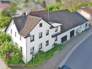 Anwesen mit Einfamilienhaus, Anbauten und 3 Garagen auf großem Grundstück an der Fils - Baupotenzial - Kuchen