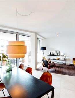 Masterbedroom, EBK, Wannenbad, Gäste-WC und Südbalkon - München