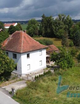 Älteres Wohnhaus mit großem Grund in der Nähe von Gergweis - Osterhofen
