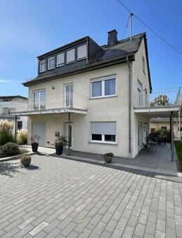 Sofort einziehen: Großzügiges, modernisiertes Einfamilienhaus im Herzen von Emmelshausen - Emmelshausen