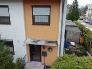Reihenendhaus mit Potenzial: 5-Zimmer-Familienidylle mit Garten und Garage in Puchheim - Puchheim