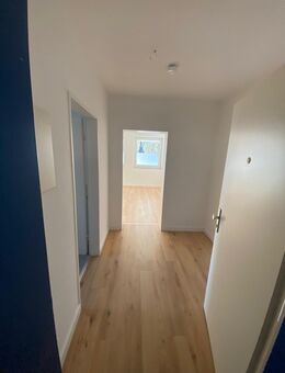 Helle 2-Zimmer-Wohnung mit Balkon - Neumünster