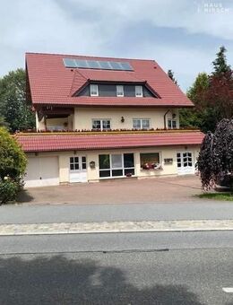 Modernes, effizientes Mehrfamilienhaus mit 3 Parteien: Große Balkone & super Grundrisse! - Lawalde