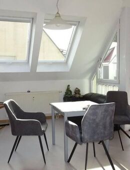 Betreutes Wohnen, 2 Zimmerwohnung DG mit Balkon und TG-Stellplatz - Sersheim