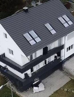 Moderne 2,5-Zimmer-Dachgeschosswohnung mit Einbauküche und Top-Lage in Esslingen - Esslingen (Neckar)