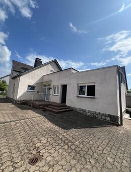 Arbeiten und Wohnen unter einem Dach - XXL Garage und Dachterasse - Kamp-Lintfort