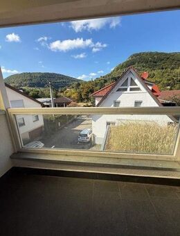 **Kernsaniertes Schmuckstück: Lichtdurchflutete DHH im Herzen von Bad Ditzenbach** - Bad Ditzenbach