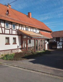 Fachwerkhaus mit Nebengebäude Garten und Brunnen - Grünberg
