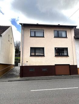 Gepflegtes Wohnhaus mit Garten und Garage im Stadtgebiet St. Ingbert zu verkaufen! - Sankt Ingbert