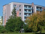Geräumige 2-Raum-Wohnung mit Aufzug, Badewanne und Balkon - Gera