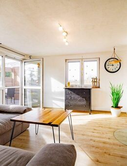 Dein Traum am Kaiserstuhl. Moderne 7-Zi. mit Garten-Oase, Pool, Kamin, Klima, PV-Anlage - Weisweil