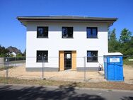 Neubau in Toplage: Exklusives Einfamilienhaus mit bester Ausstattung in Berlin sowie Bahnhofsnähe - Falkensee