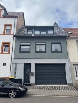 modern renoviertes Reihenmittelhaus mit kleinem Garten und Garage, Elversberg - Spiesen-Elversberg