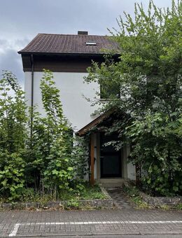Zweifamilienhaus mit Garten und Garage im begehrten Wohngebiet - Sankt Ingbert
