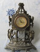 Alte, mechanische AGAD Kamin-/Tischuhr aus Messing in 8810