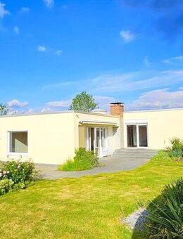 Traumhaus - zum Kauf - mit Gartenanlage, Pool, Wellnessbereich, Büroräumen & unzähligen Möglichkeiten - Engen im Hegau - Engen