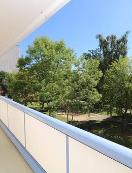 Trauen Sie Ihren Augen...große 3-RW mit Aufzug, Wanne u. Balkon!!! - Freiberg