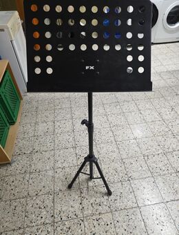 Schwarzer Notenständer mit verstellbarem Stativ - Waldfeucht