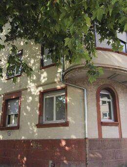 Helle 3-Zimmer Wohnung mit hohen Decken in zentraler Lage von Bad-Cannstatt - Stuttgart