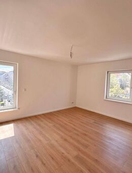 Nähe Burg und Uni ! Chice, helle kernsanierte 2-ZW, 56 m², Laminat, 2.OG ohne Aufzug - Nürnberg