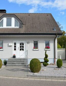Provisionsfrei - Große renovierte Doppelhaushälfte inkl. Einliegerwohnung und sehr schönem Garten - Hagenbach