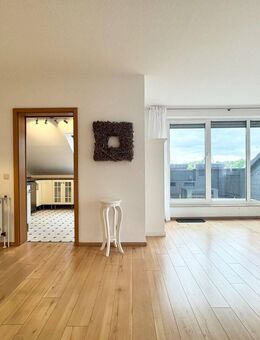 Moderne 2.5-Zimmer-Dachgeschosswohnung mit Terrasse - Recklinghausen