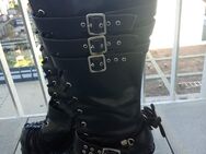 Schöne schwarze Gothic-Stiefel - Offenburg