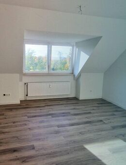 Große und helle 4-Zimmer-Dachgeschosswohnung mit Tageslichtbad - Osnabrück