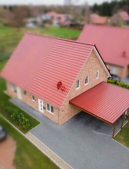 Moderne Doppelhaushälfte mit 5 Zimmern, Wärmepumpe & Carport - Neukamperfehn