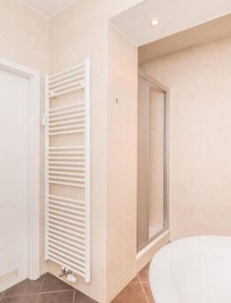 Mit Aufzug - Wanne - Dusche - Balkon - Hausgarten - Chemnitz